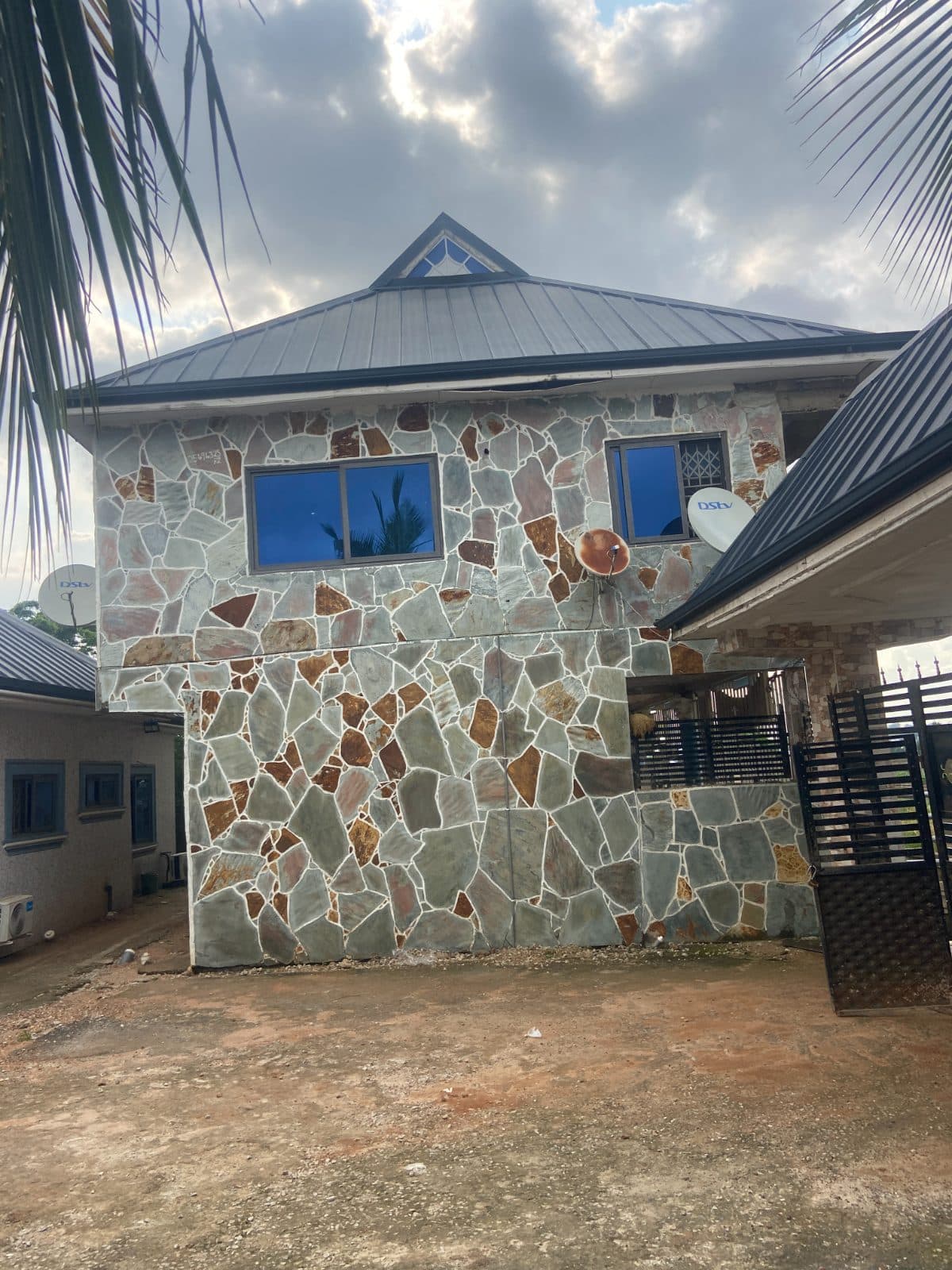 3-Building Residential Compound with Swimming Pool — photo 2 of 8