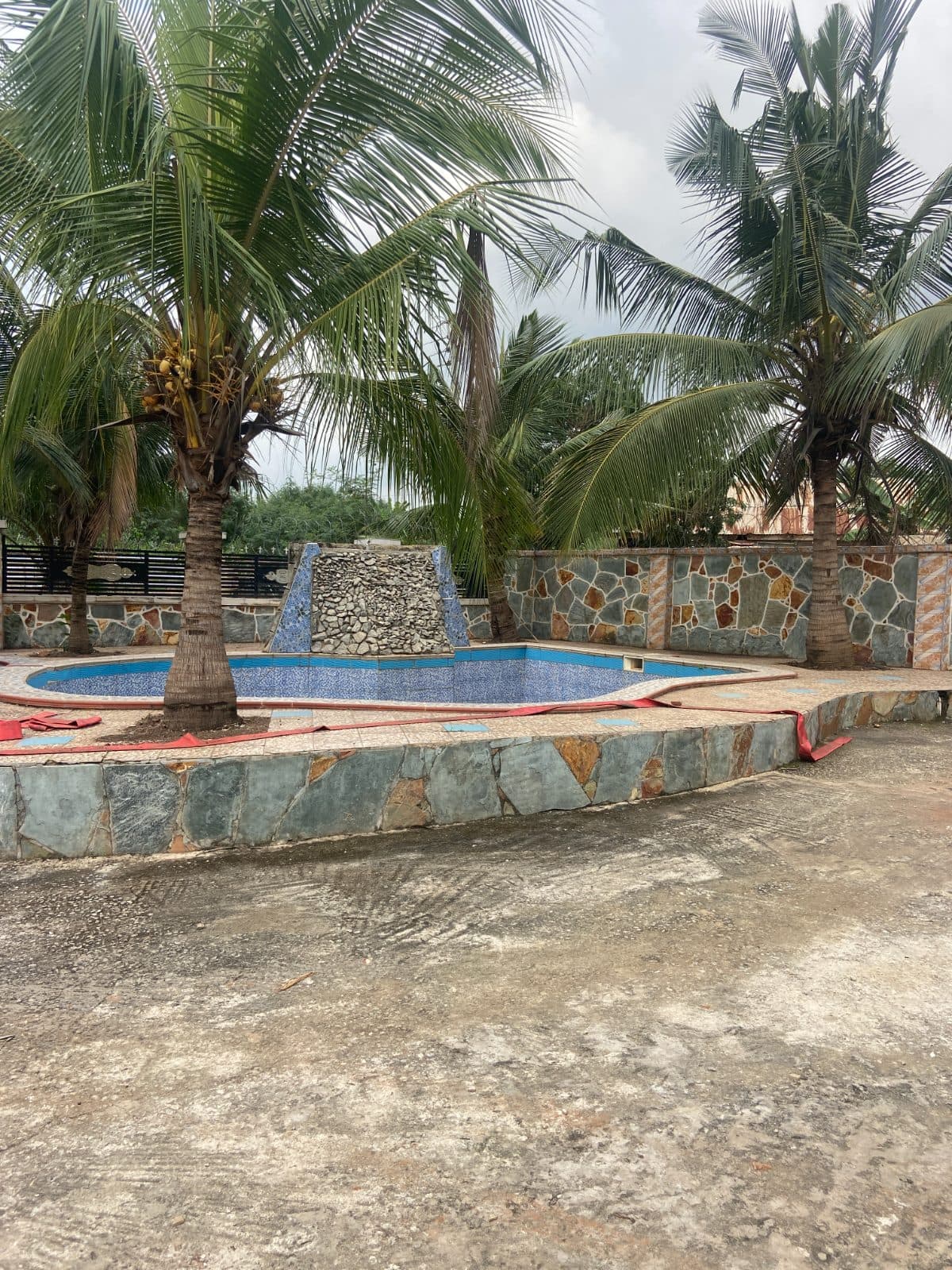 3-Building Residential Compound with Swimming Pool — photo 4 of 8
