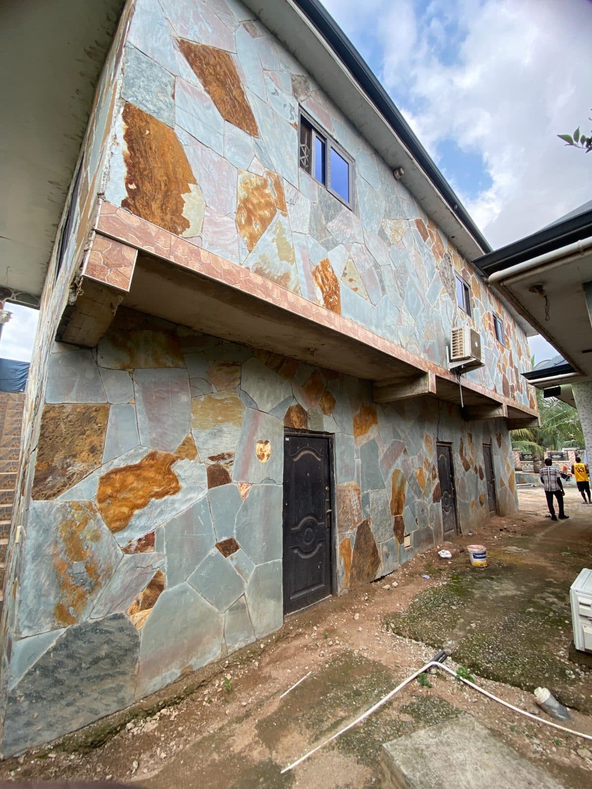 3-Building Residential Compound with Swimming Pool — photo 5 of 8