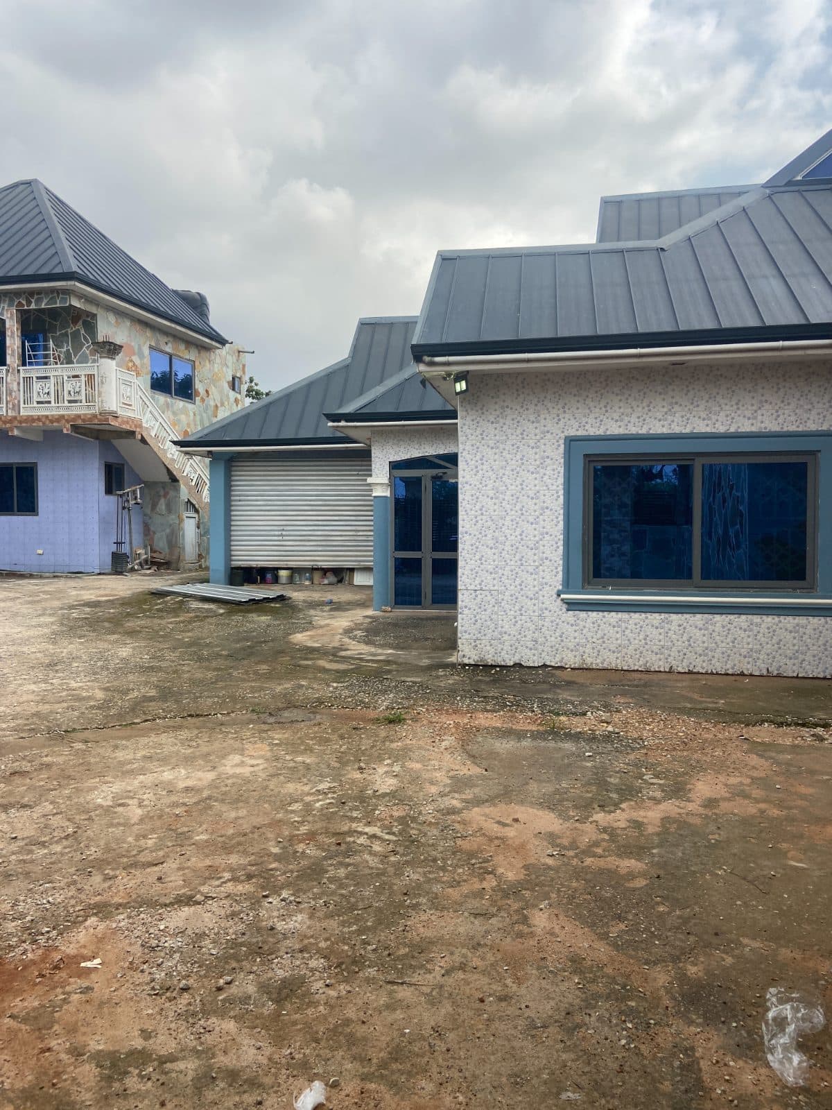3-Building Residential Compound with Swimming Pool — photo 7 of 8